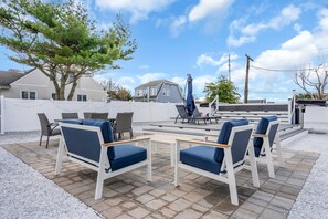 Outdoor dining - Seaside Heights Home- All Season Swim Spa with Bay Views & Game room! (Seaside Heights)