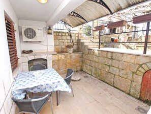 Outdoor dining - Holiday apartment with air conditioning (Štinjan)