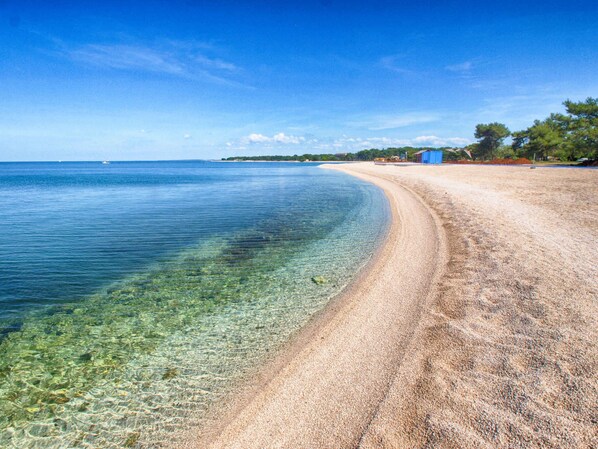 Beach - Holiday apartment with air conditioning (Štinjan)