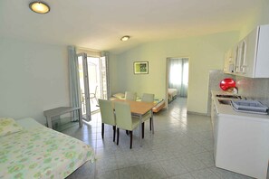 1 quarto, berço de viagem