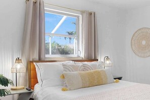 3 bedrooms, iron/ironing board, travel cot, free WiFi - Free Early Check-in / Min to Beaches/ Heated pool (Bradenton)