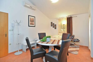 Dining - Holiday apartment with air conditioning (Štinjan)