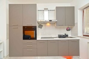 Frigorifero, forno, piano cottura