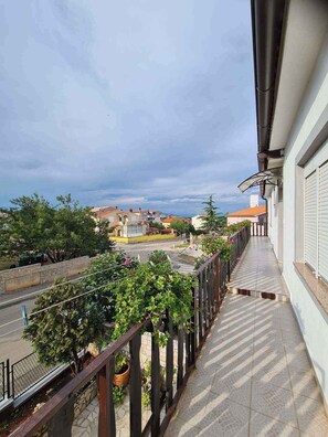 Property grounds - Holiday apartment with air conditioning (Ližnjan)