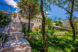 Property grounds - Holiday apartment with air conditioning (Dramalj)