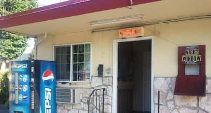 Aaron Motel