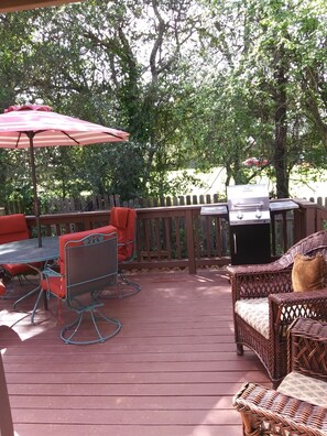Outdoor dining - Foothill Get-A-Way in the "Jewel of the Mother Lode". (Sutter Creek)
