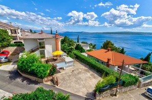 Exterior - Holiday apartment with terrace and air conditioning near the beach (Dramalj)