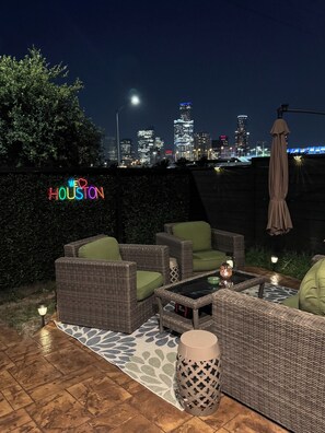 Property grounds - Welcoming Houston haven with Beautiful Skyline Vw (Houston)