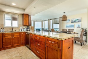 Fridge, microwave, oven, coffee/tea maker - Good Vibrations | 3/3 Oceanfront Condo on the Sand & 150 feet to Belmont Park! (San Diego)