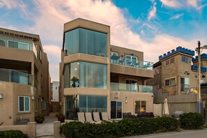 Exterior - Good Vibrations | 3/3 Oceanfront Condo on the Sand & 150 feet to Belmont Park! (San Diego)