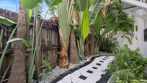 Courtyard - Las Olas Guest House (Fort Lauderdale)