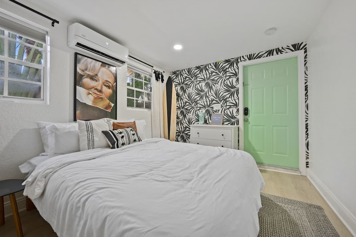 Chambre, 1 grand lit | Literie de qualité supérieure, fer et planche à repasser, Wi-Fi gratuit