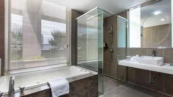 Royal Double Room | Bathroom | Free toiletries, hair dryer, bathrobes, slippers