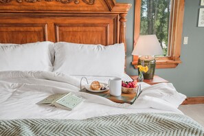 8 habitaciones, tabla de planchar con plancha, wifi y ropa de cama 