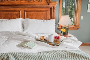 8 chambres, fer et planche à repasser, Wi-Fi, draps fournis