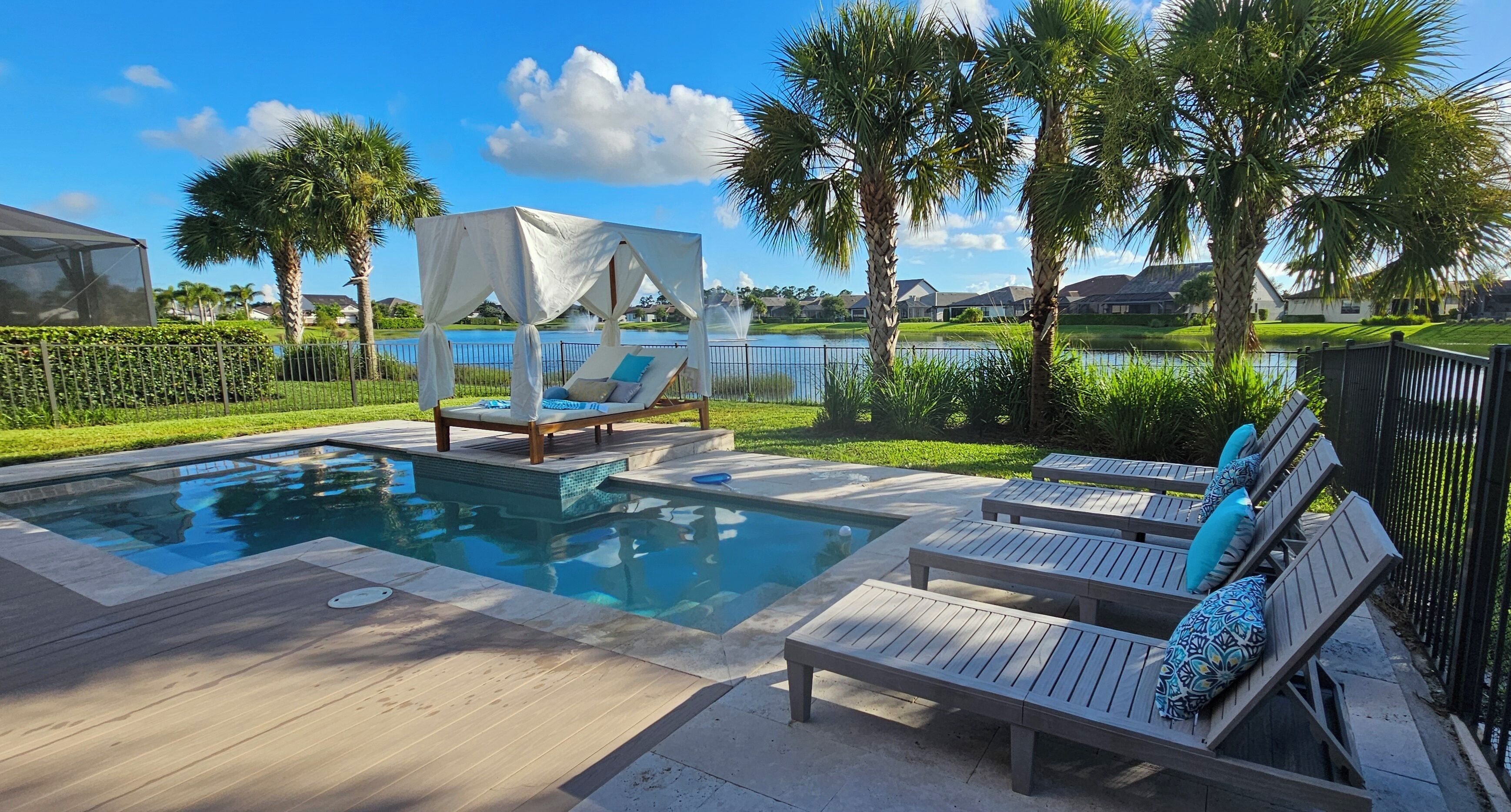Alberca al aire libre y alberca climatizada