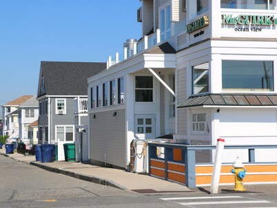 Steps to Hampton Beach and all entertainment! 4 bedrooms, pet friendly!