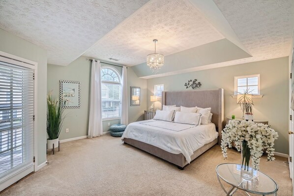 3 室のベッドルーム、アイロン / アイロン台、WiFi、ベッドシーツ