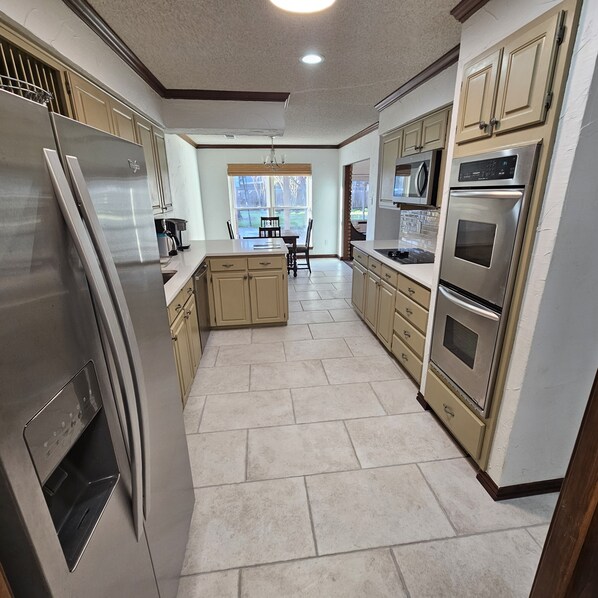 Fridge, microwave, ice maker - Advertising min 30d stay to comply with an unconstitutional local city ordinance (Fort Worth)