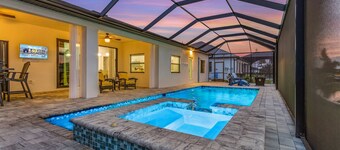 Gulf Access Home, Heated Saltwater Pool & Spa, Dock and Tiki Hut - Villa Perchside Palace