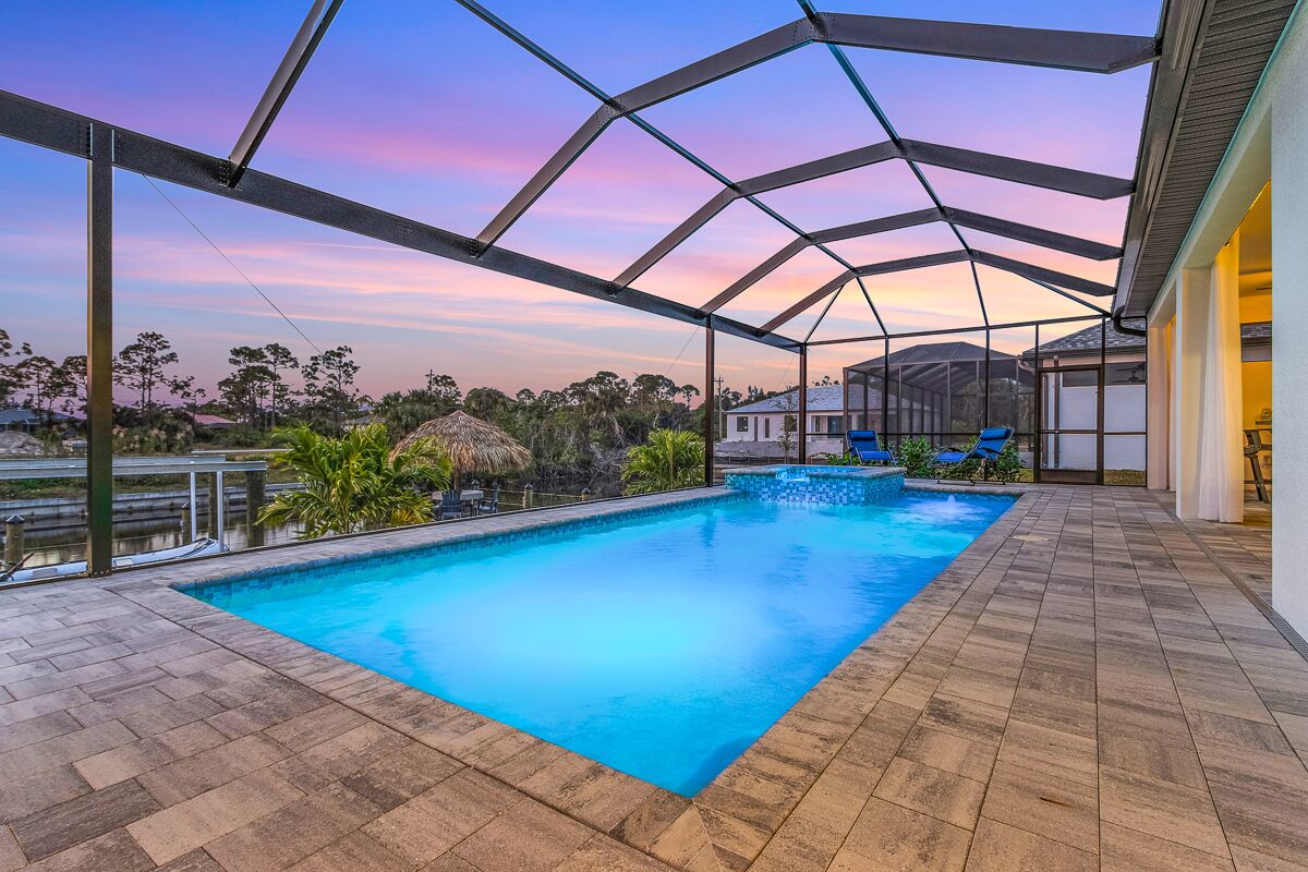 Gulf Access Home, Heated Saltwater Pool & Spa, Dock and Tiki Hut - Villa Perchside Palace