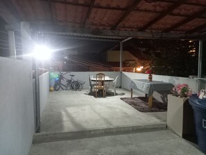 屋外ダイニングエリア