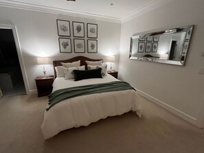 5 bedrooms, iron/ironing board, WiFi, bed sheets