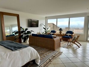 5 bedrooms, iron/ironing board, WiFi, bed sheets