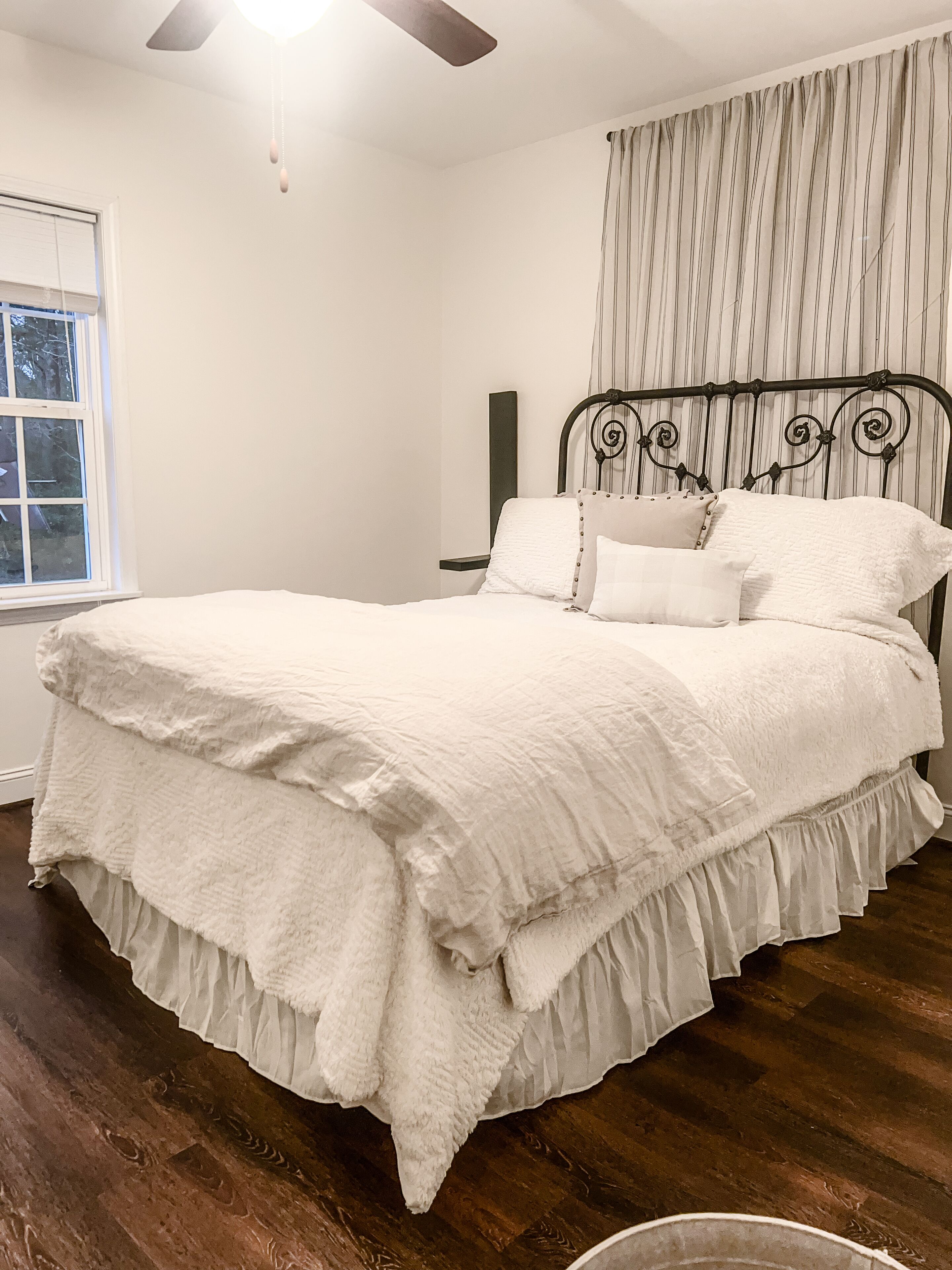 2 間睡房、房內夾萬、書桌、熨斗/熨衫板