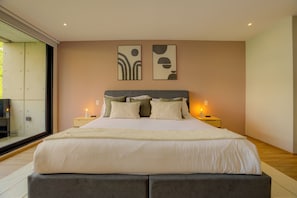 Luxury Apartment, 3 Bedrooms, Balcony, City View