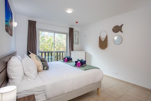 2 bedrooms, iron/ironing board, travel crib, free WiFi - Beautiful, peaceful condo located on gorgeous peninsula. Only meters from beach! (Willemstad)