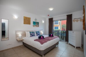 2 عدّة غرف نوم ومكواة/لوح كي وسرير سفر وواي فاي مجانًا