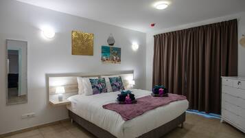 2 bedrooms, iron/ironing board, travel crib, WiFi (free)