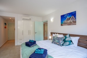 2 bedrooms, iron/ironing board, travel crib, free WiFi - Beautiful, peaceful condo located on gorgeous peninsula. Only meters from beach! (Willemstad)