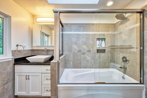 Hårtørrer, håndklæder, Sæbe, Shampoo