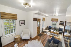 Smart TV - 5 minute walk to Main Street. Fully updated, pet friendly, home that sleep 6. (Park City)