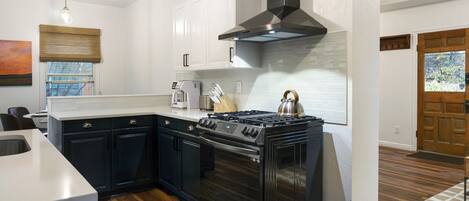 Frigorífic, microones, forn i placa de cuina