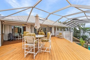 Outdoor dining - 3/2 Pool Home in St. James, Gorgeous Views! (Saint James City)