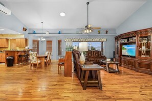 Interior - 3/2 Pool Home in St. James, Gorgeous Views! (Saint James City)