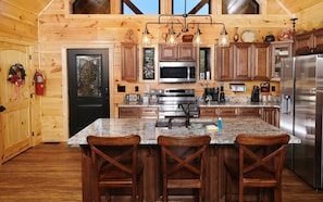 Fridge, microwave, oven, stovetop - Lily's Hideaway - Games and gorgeous views! (Sevierville)