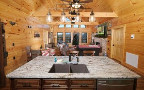 Interior - Lily's Hideaway - Games and gorgeous views! (Sevierville)