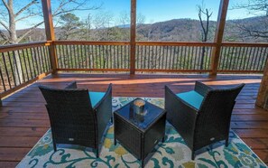 Terrace/patio - Lily's Hideaway - Games and gorgeous views! (Sevierville)