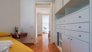 3 bedrooms, iron/ironing board, travel crib, free WiFi