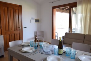 Dining - Nice apartment for 6 guests with pool, WIFI, A/C, TV and terrace (Budoni)