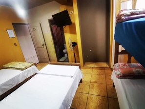 Basic Quadruple Room - HOTEL LOS ANGELES (Huaral)