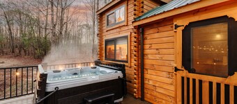Woodland Chalet w/ HOT TUB, Deck + Private Lake!