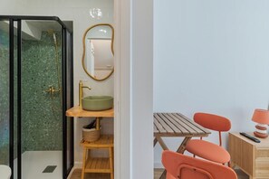 Hårføner og håndklær