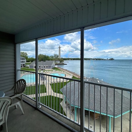 Vista al lago. Bayshore Resort at Put-in-Bay