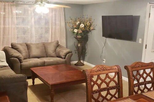 Emerald Family house. 2 minutes Downtown Mt Dora